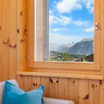 Campanule A Avec Vue Sur Les Alpes *