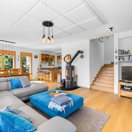 Campanule A Avec Vue Sur Les Alpes *