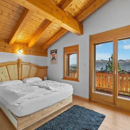 Campanule A Avec Vue Sur Les Alpes
