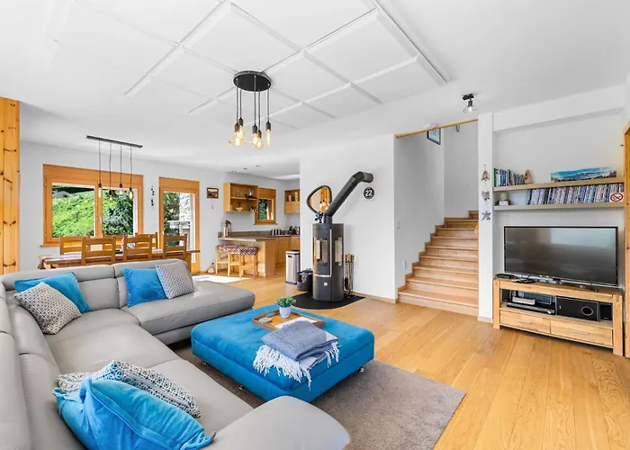 Campanule A Avec Vue Sur Les Alpes *