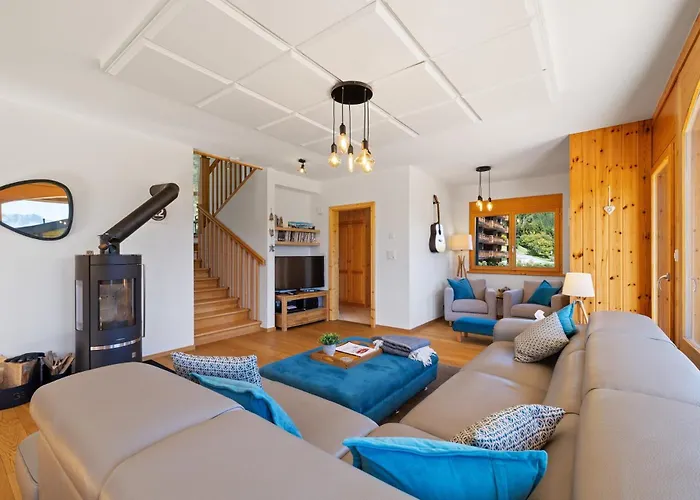 Campanule A Avec Vue Sur Les Alpes アンゼール