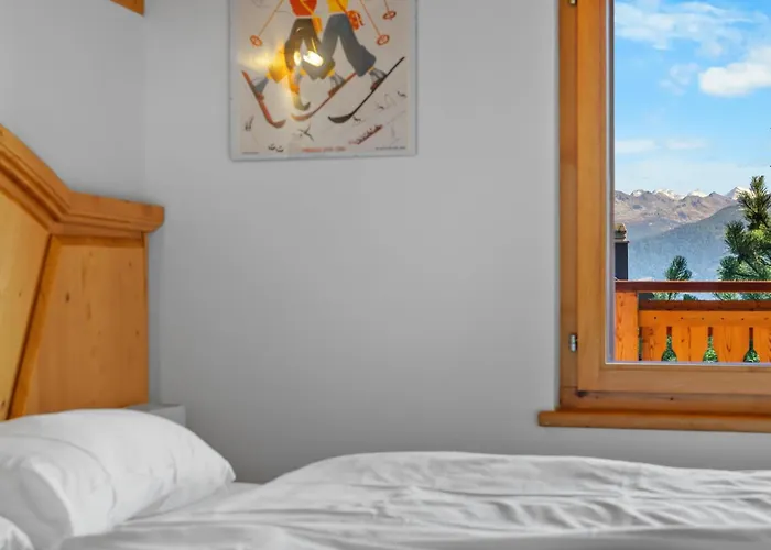 Campanule A Avec Vue Sur Les Alpes アンゼール