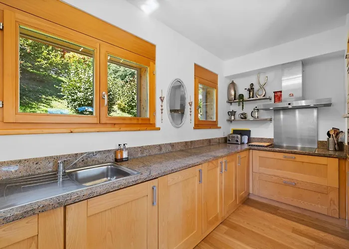 Campanule A Avec Vue Sur Les Alpes *