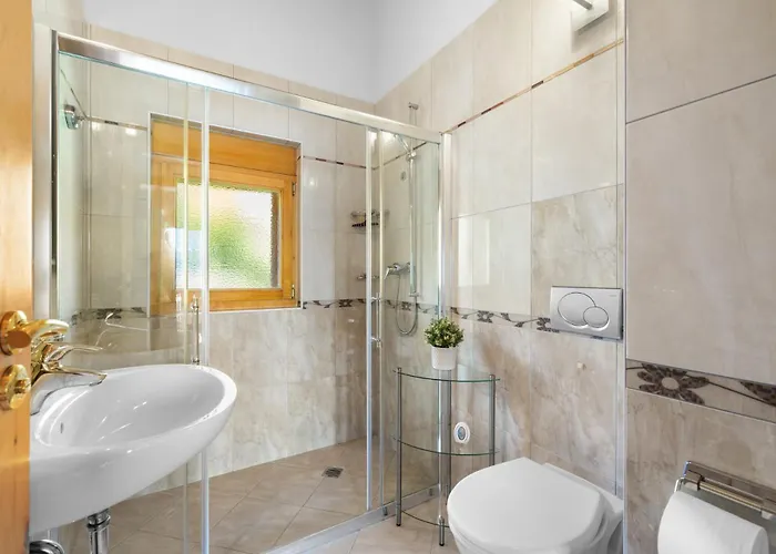 Campanule A Avec Vue Sur Les Alpes *