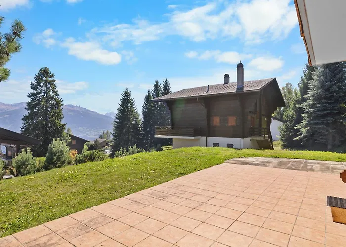 Campanule A Avec Vue Sur Les Alpes *