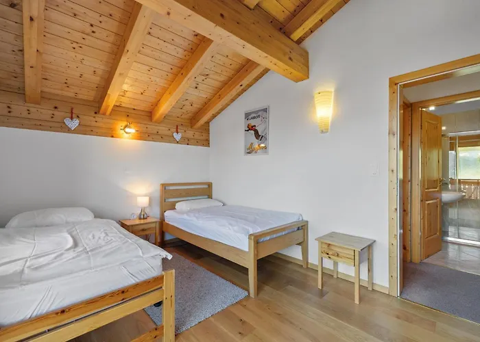 Campanule A Avec Vue Sur Les Alpes *