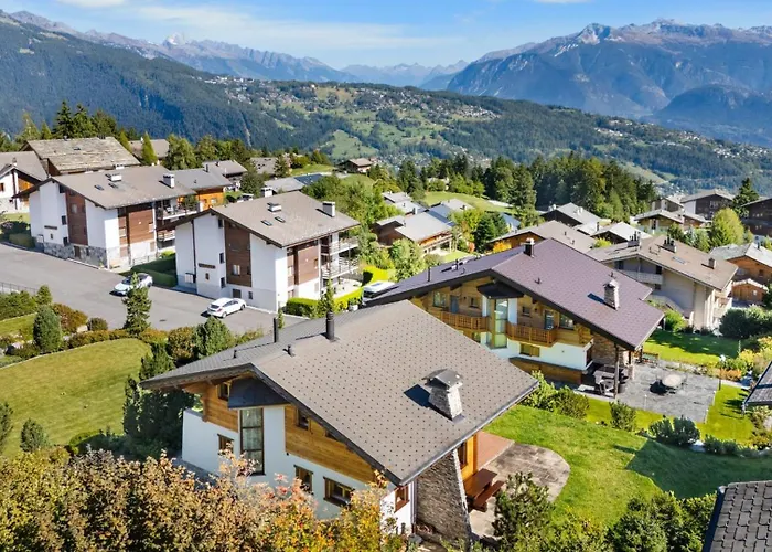 Campanule A Avec Vue Sur Les Alpes アンゼール