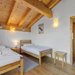 Campanule A Avec Vue Sur Les Alpes *