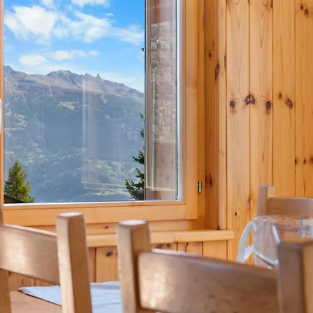 Campanule A Avec Vue Sur Les Alpes Alpehytte