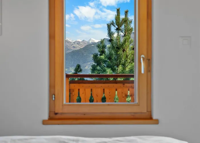 Campanule A Avec Vue Sur Les Alpes Анзер