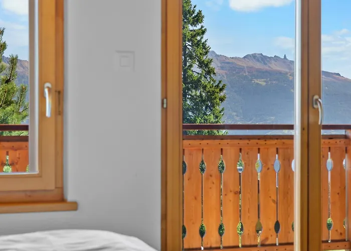 Campanule A Avec Vue Sur Les Alpes Anzère